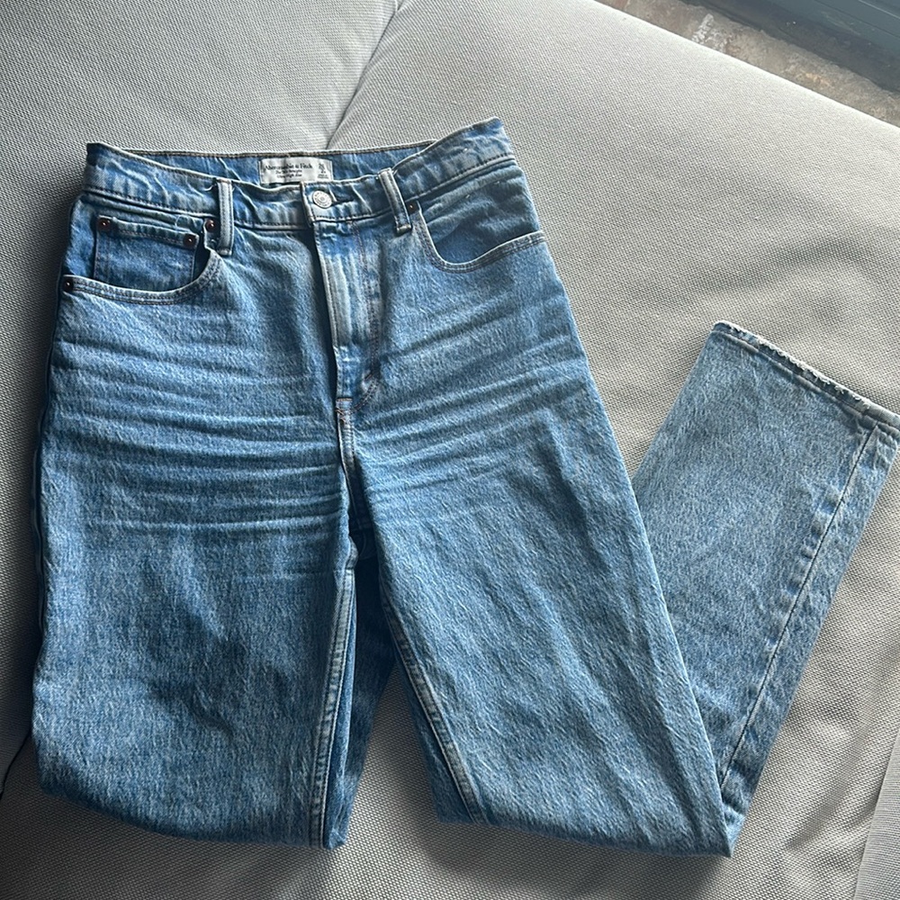 Abercrombie 90s Straight Ultra High Rise - 26 Short
